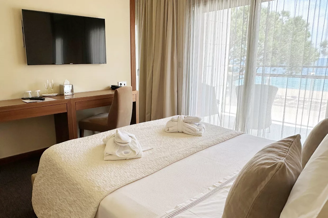 Double-Superior-Suite-with-Sea-View_11
