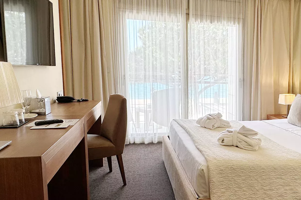 Double-Superior-Suite-with-Sea-View_13