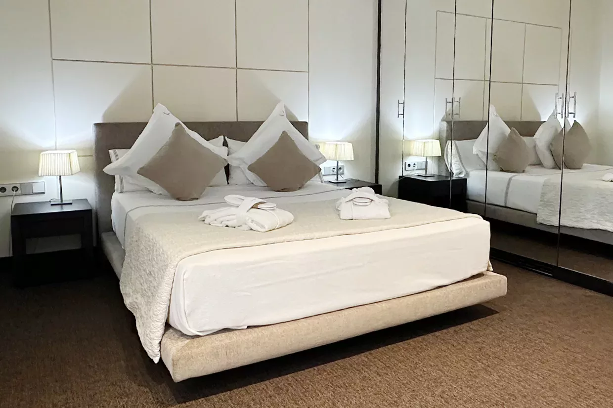 Economy-Double-Suite_2-2